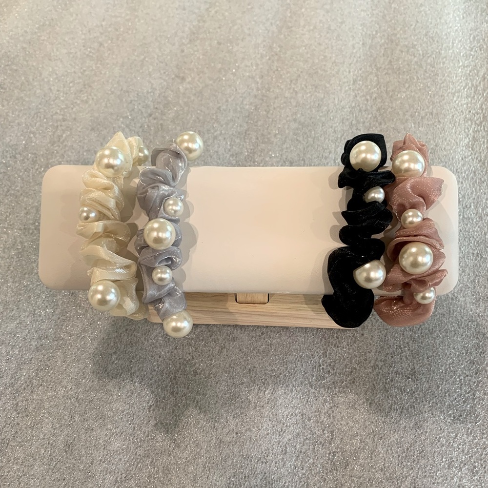 BRAND NEW 4PCS RUFFLE HAIR RING FABRIC